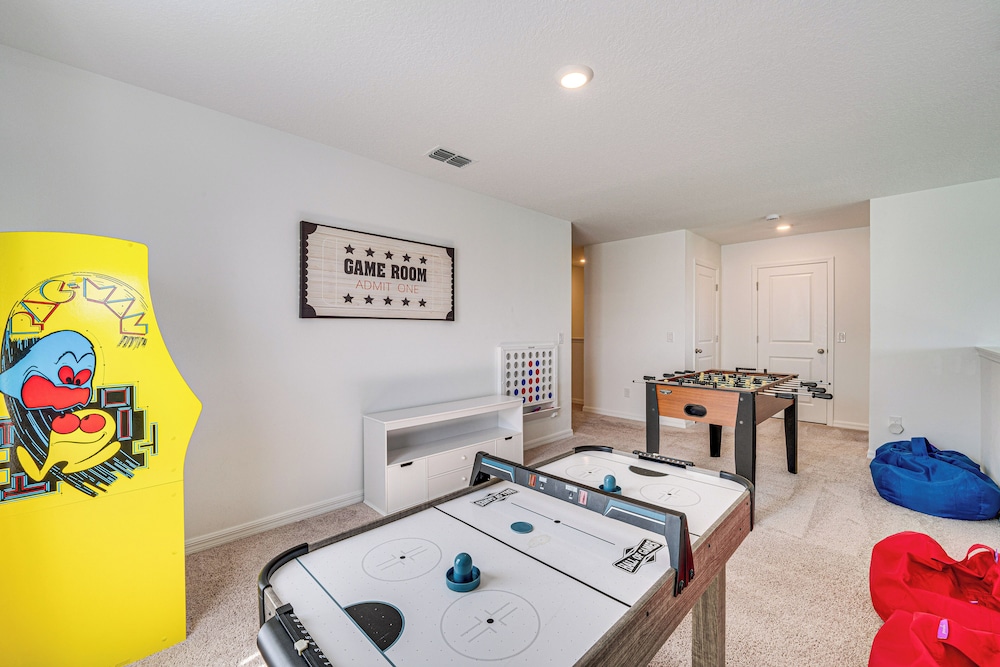 Game Room & Community Perks: Davenport Home!