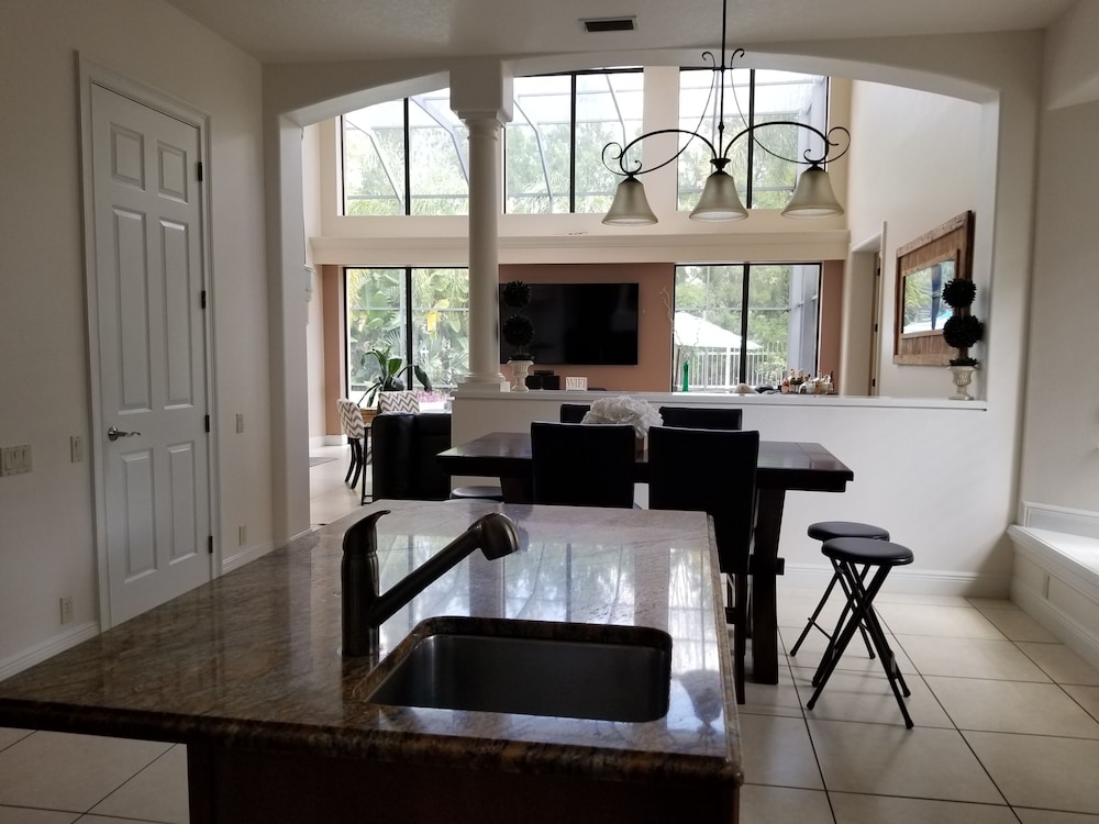 Mansion Getaway - Sleeps 24 - Property Image 4