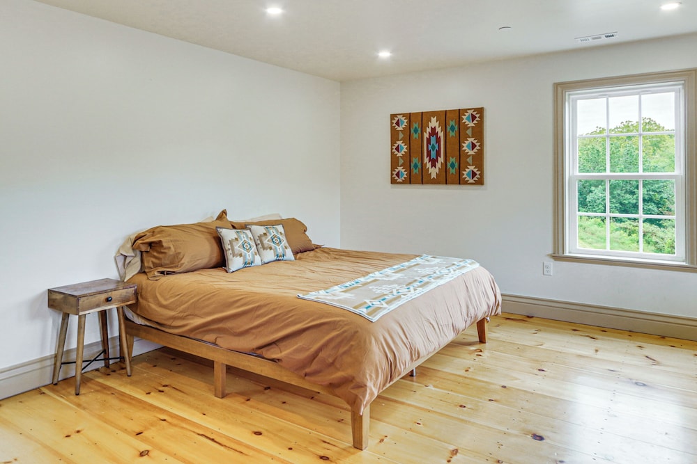Updated Farmhouse < 2 Mi to Historic Middletown!