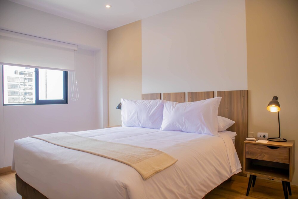 Beautiful 2BR With Fantastic Pool in Miraflores