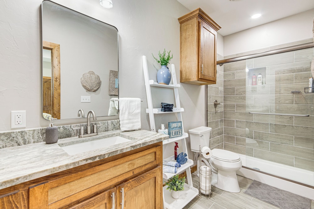 1 Mi to Lake Texoma: Expansive Outdoorsy Escape!