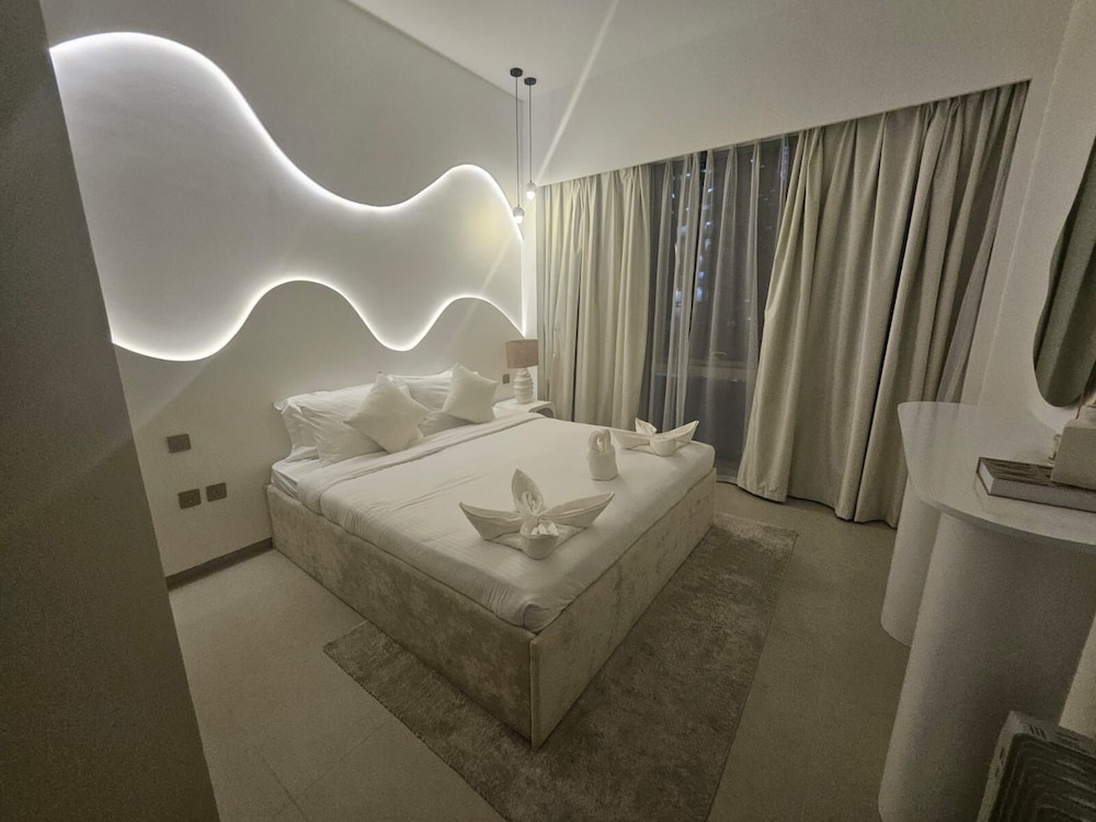 Luxury 1BR 5 star Apt Burj Khalifa View
