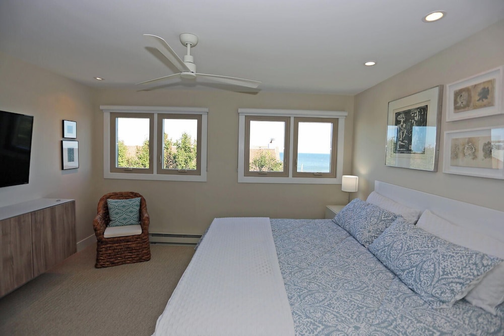 Mariners Court 224