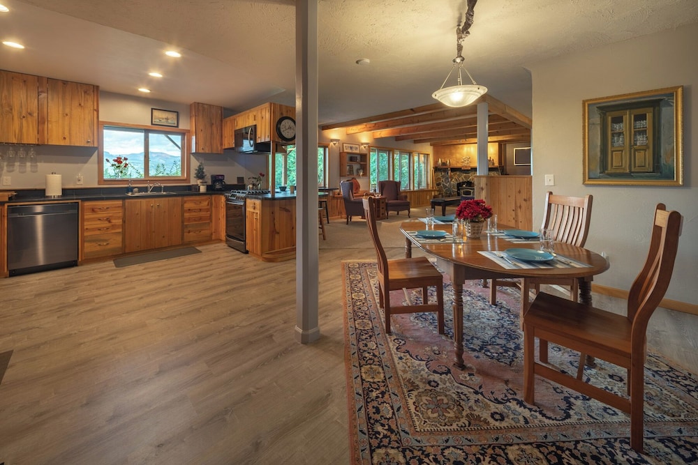 MapleRidge House: A BnB For All Seasons!