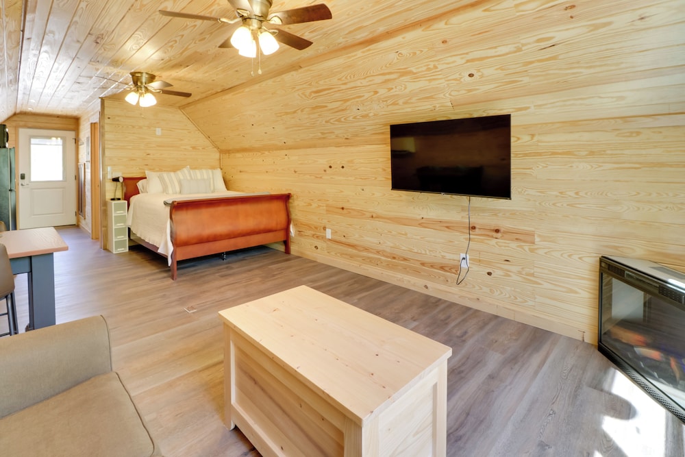 Cabin w/ Lake Access Near Talladega Nat'l Forest