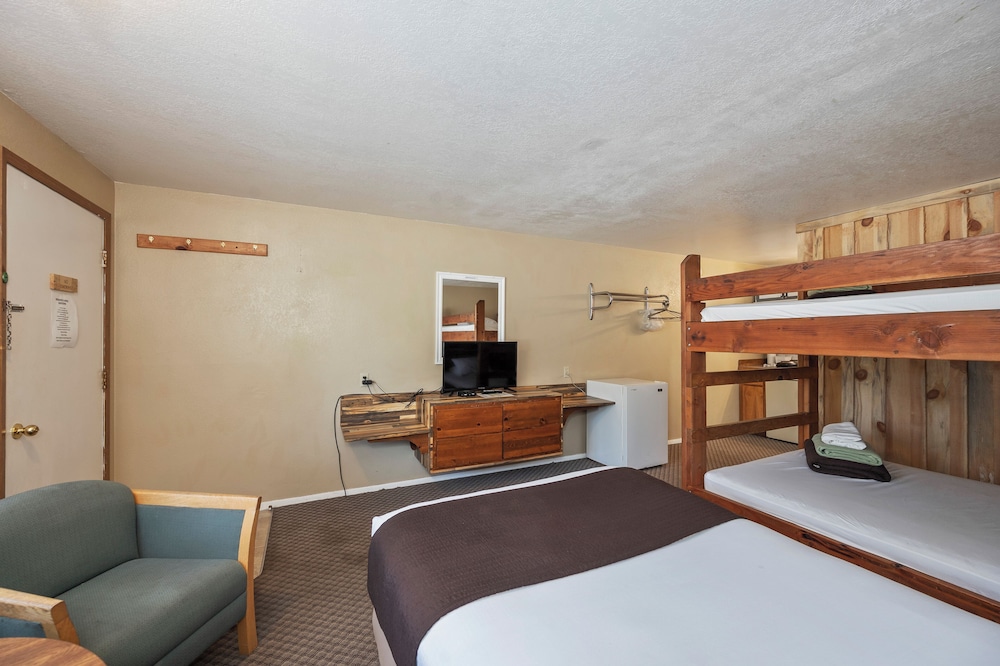 Birch Glen Hotel
