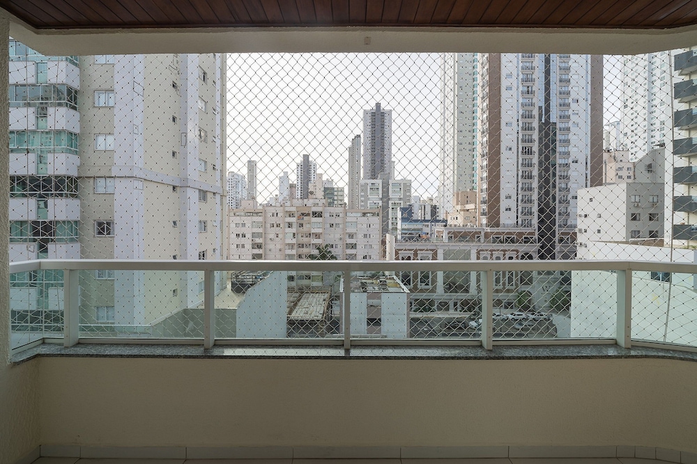 Apto próximo ao mar c/ churrasq. 3 qts ELM701