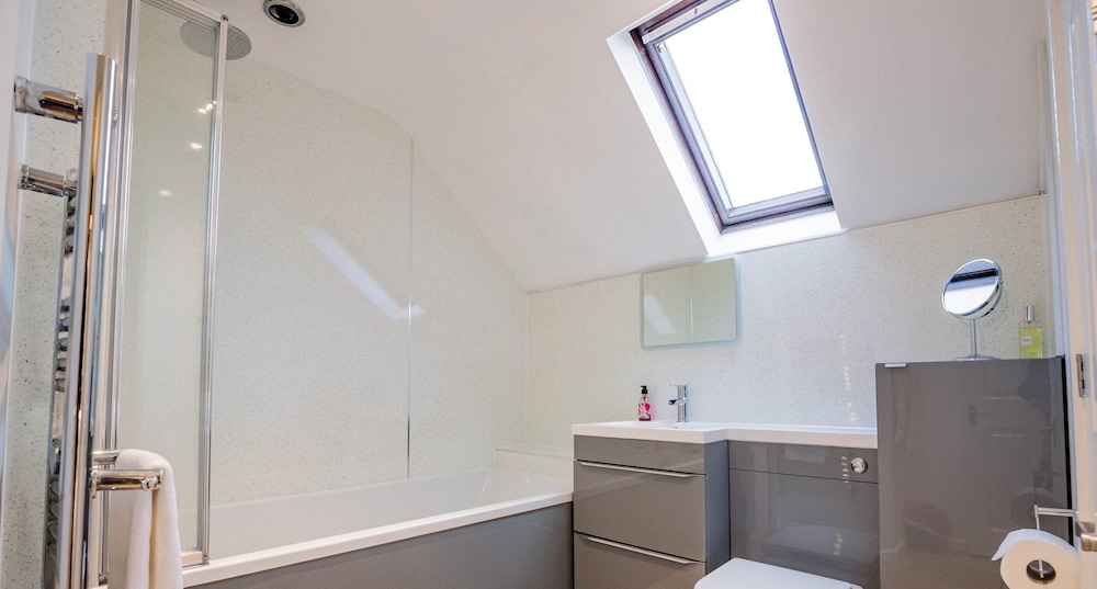 Host Stay Chichester Close