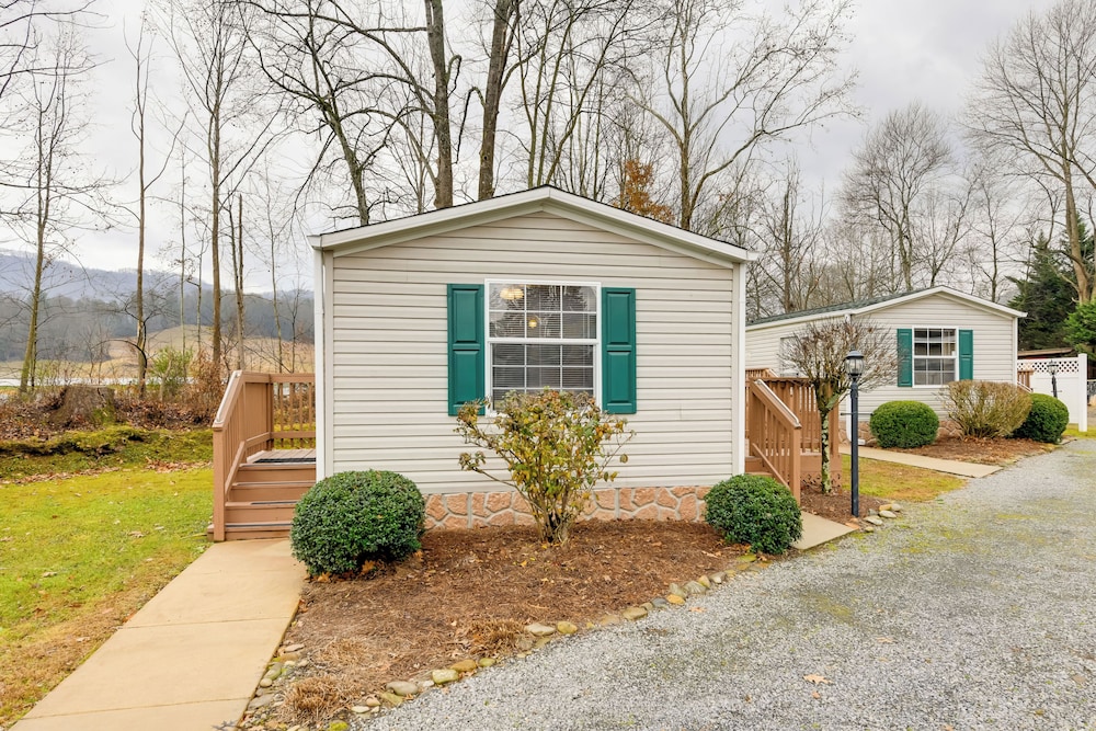 Blue Ridge Base Camp: Resort Cabin in Waynesville
