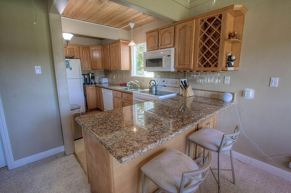 Park View Paradise 3 Bedroom Condo by RedAwning - Property Image 2
