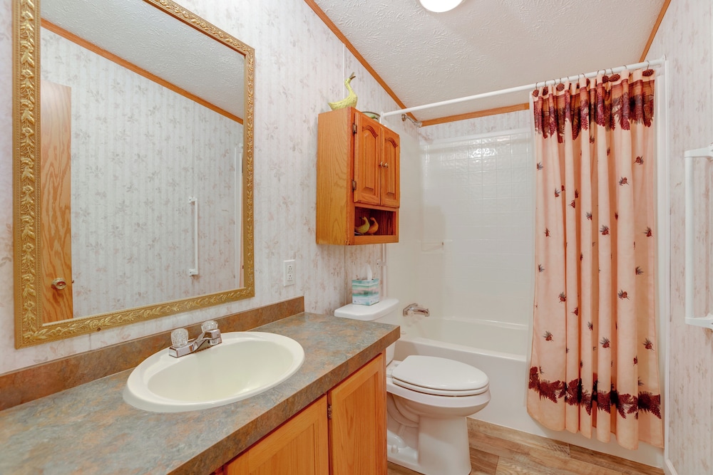 Tallman Lake Access: Family-friendly Home w/ Dock!