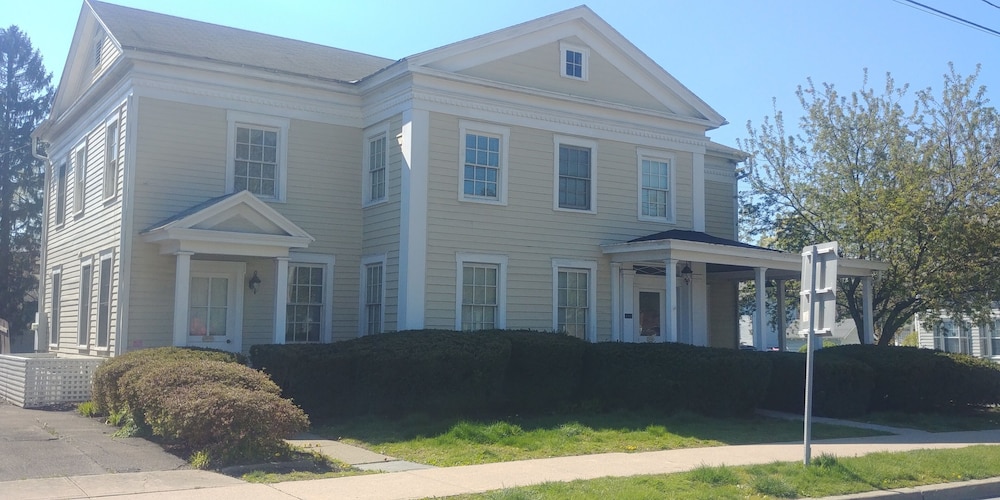 Delamater Inn