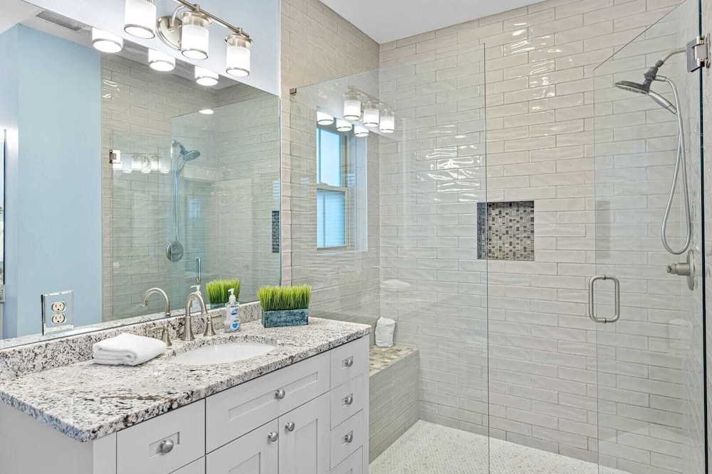 Sandy Smiles by Avantstay Seagrove Walk to Beach + Pool