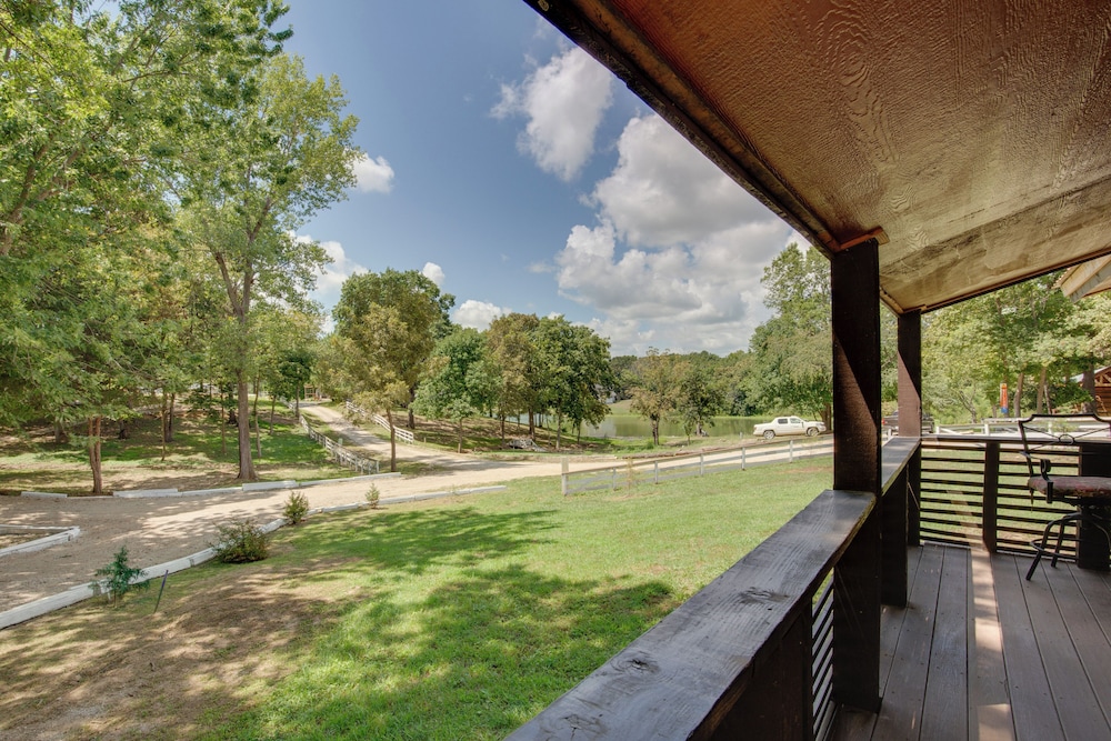 'cedar Pointe' - Peaceful Lake Cabin in Odessa