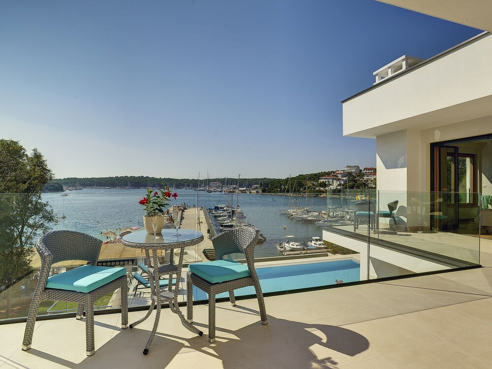 Beautiful Villa by the sea