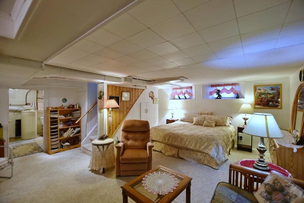 10th Avenue Guest House & Suites