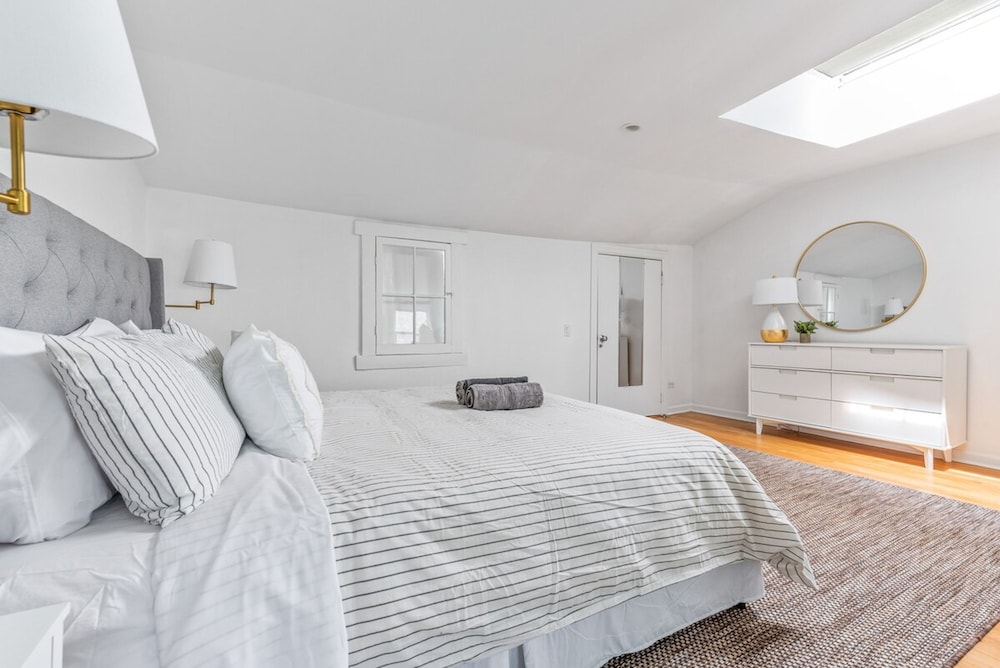 Adelphi II by Rove Travel 3BR Ft Greene w Deck