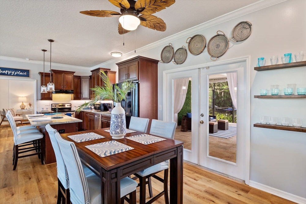 Beach Cottage 3 Bed 2 Bath Heated Pool Free Golf Cart Bring Your Boat RV Private 1AC lot