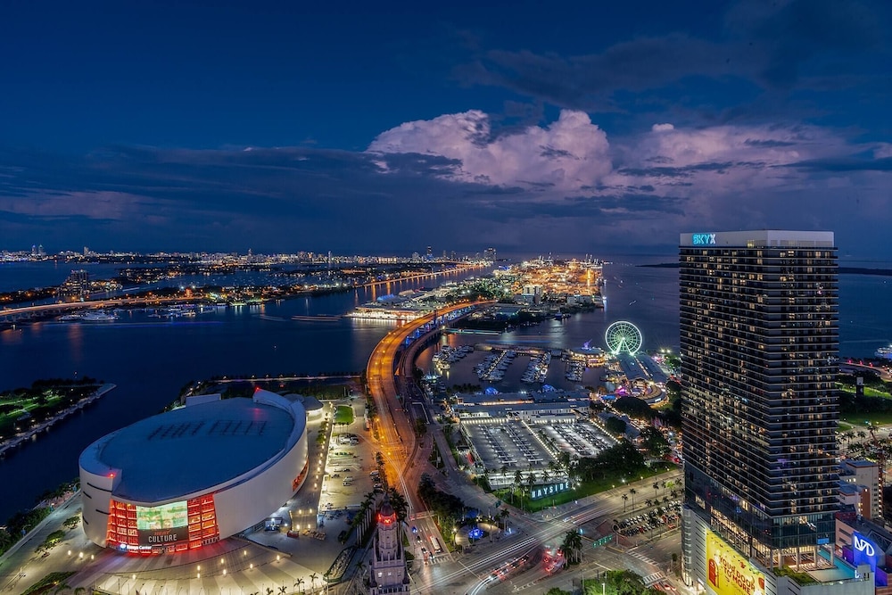 3BR Penthouse Direct, Stunning Water Views