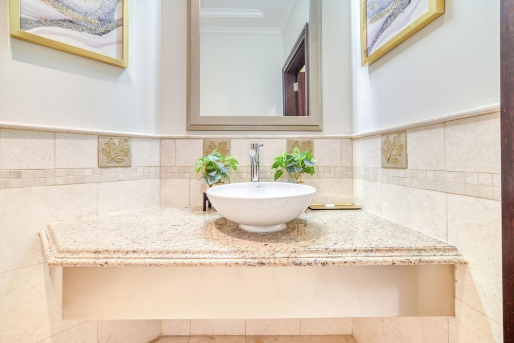 Beachfront 5BR Villa w Private Pool at the Palm