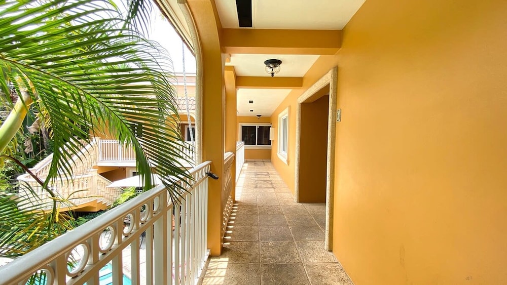 Spacious Beach Apt in Las Olas Blvd
