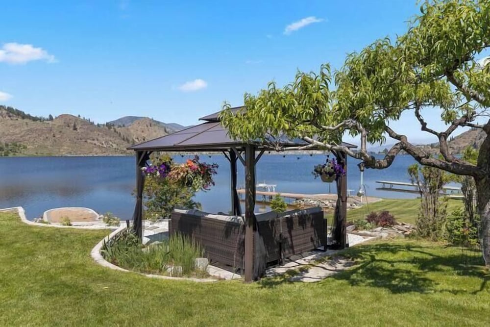 Skaha Lakefront Inn