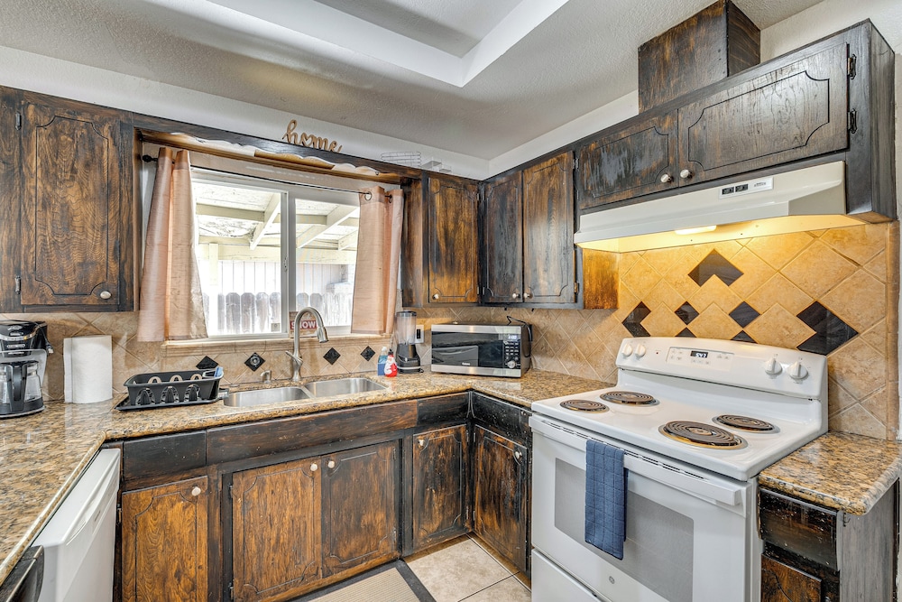 Updated Home in Suburbs - 10 Mi to Dtwn Stockton!
