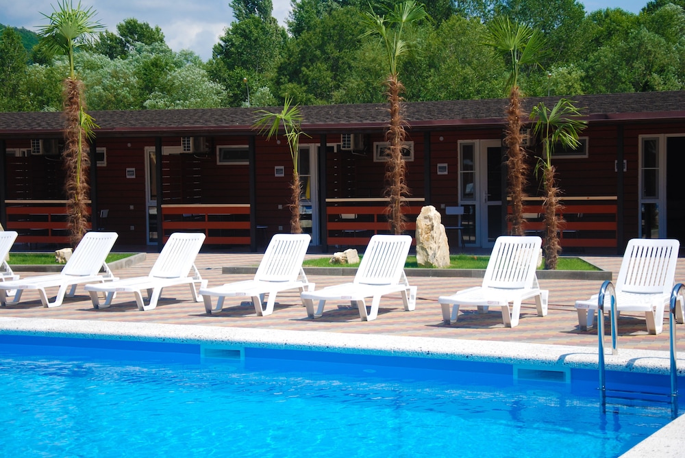 Peak Season Hotel