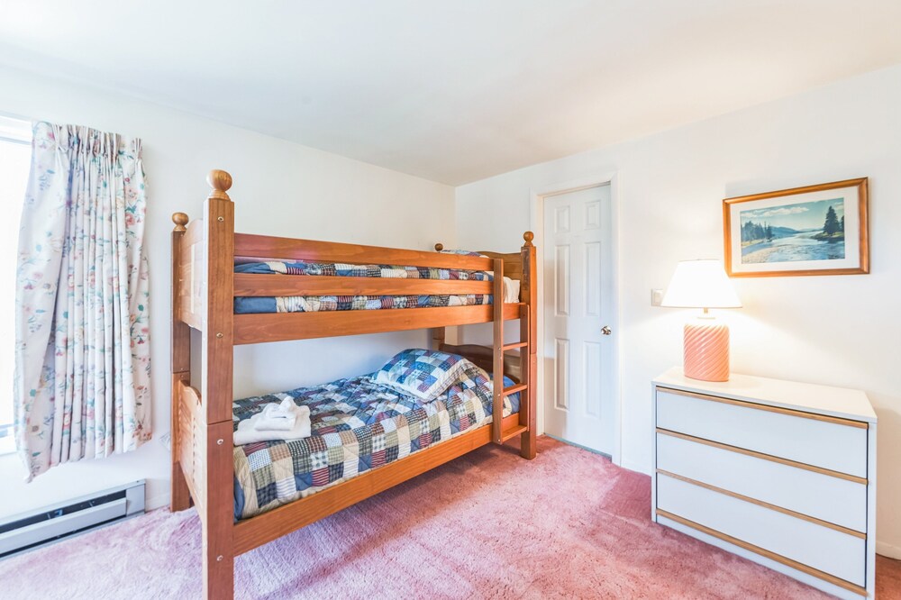 11D - Spacious & Family-Friendly Getaway 3 Bedroom Townhouse by The Summit at Gore Mountain