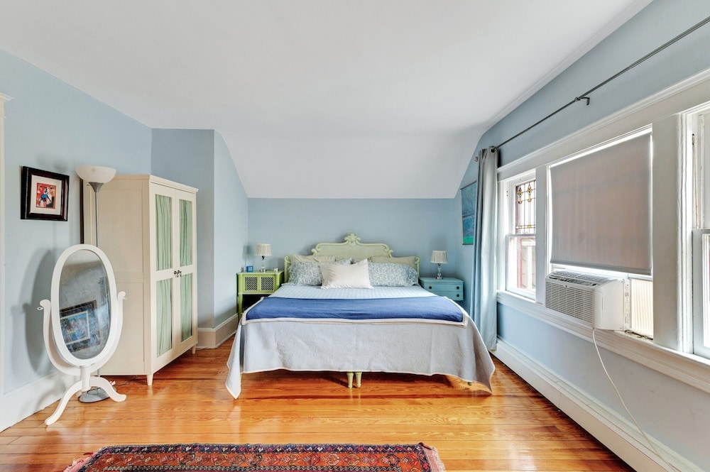 Spacious Victorian Home With Mountain Views And Lots Of Fun Extras!! 5 Bedroom Farmhouse by Redawning - Property Image 28