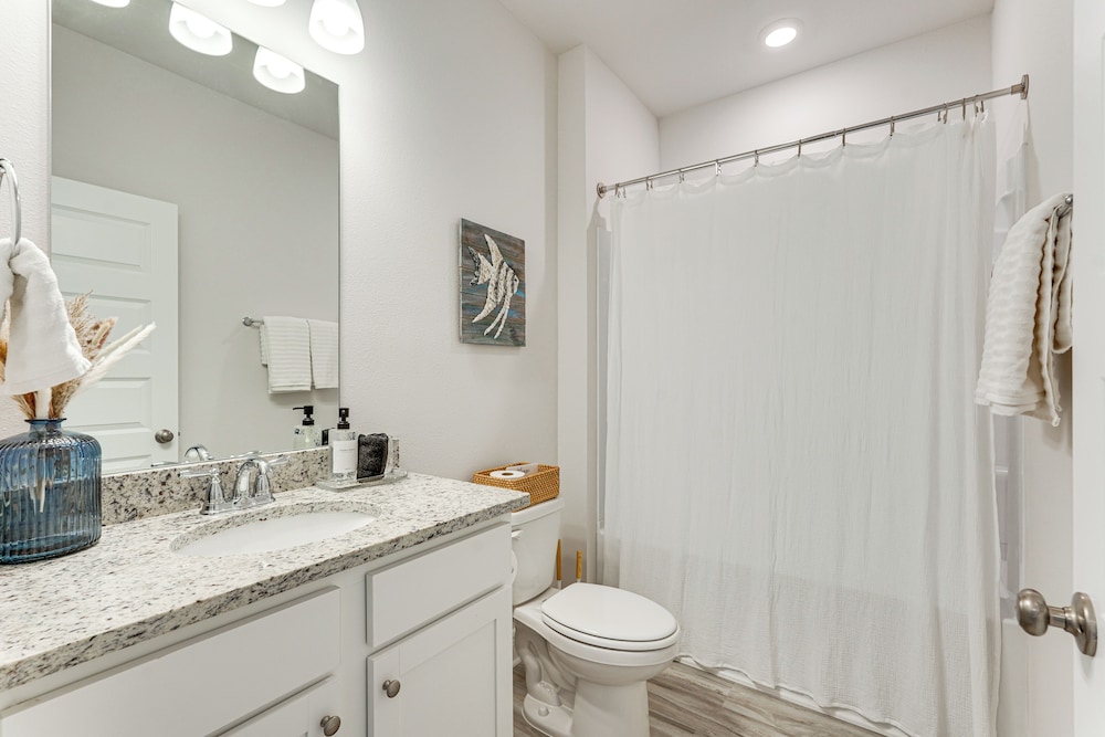 Walk to the Beach: Stylish Home in Port St Joe!