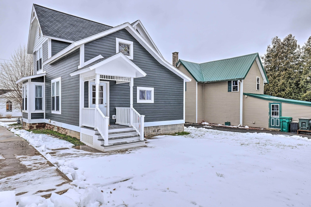 Walkable Sodus Point Retreat < 1 Mi to Lake view 3