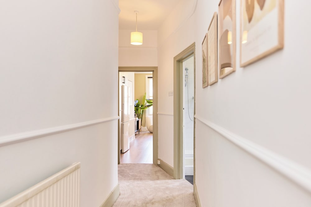 Classic Edwardian Flat near Emirates