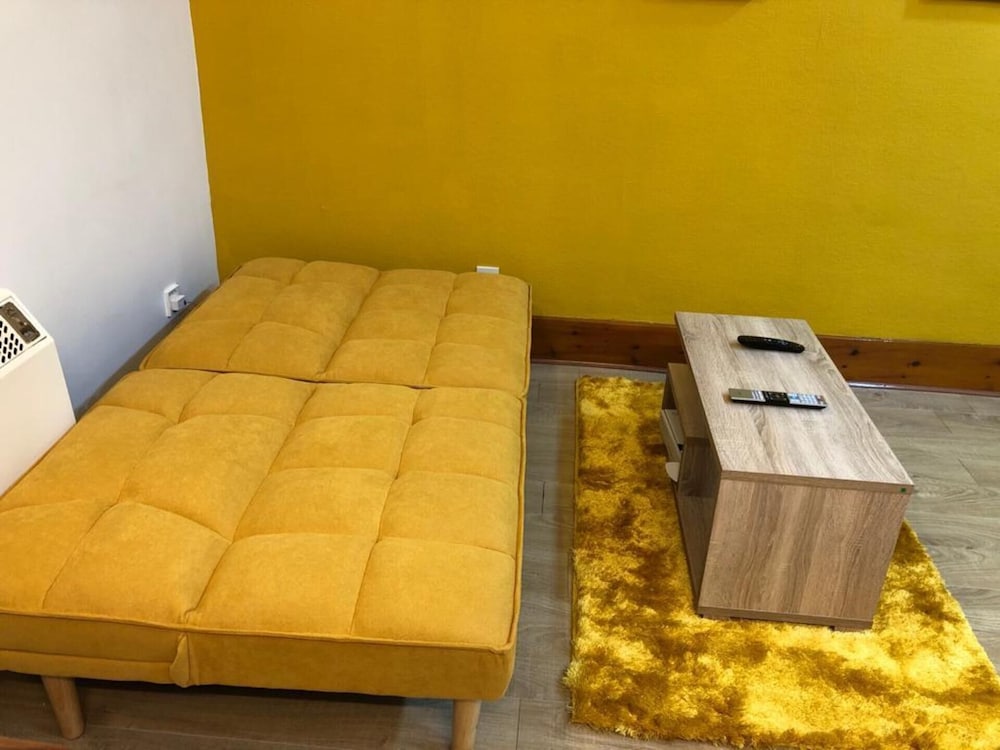 Lindas Holiday Apartment 2 view 3