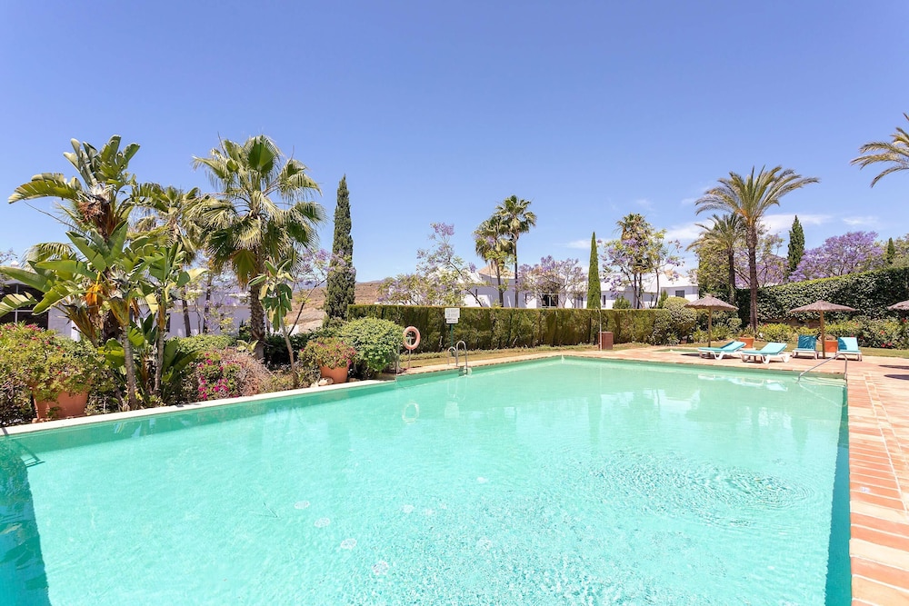 Exclusive 2BD Apartment Heated Pool Flamingos Golf