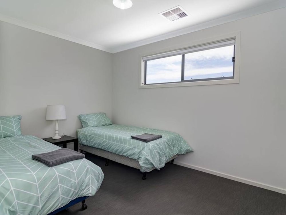 Unwind Modern City Townhouse