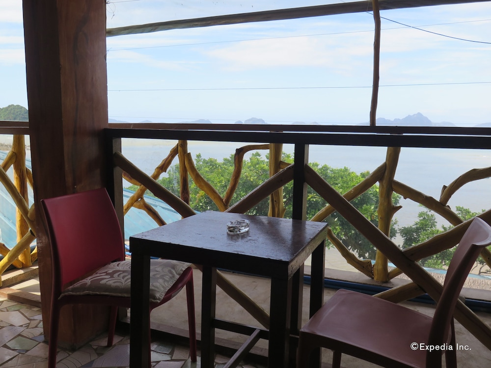 Four Seasons Seaview Hotel