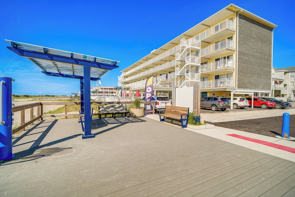 Walk to Shore: Wildwood Crest Studio w/ Pool View!