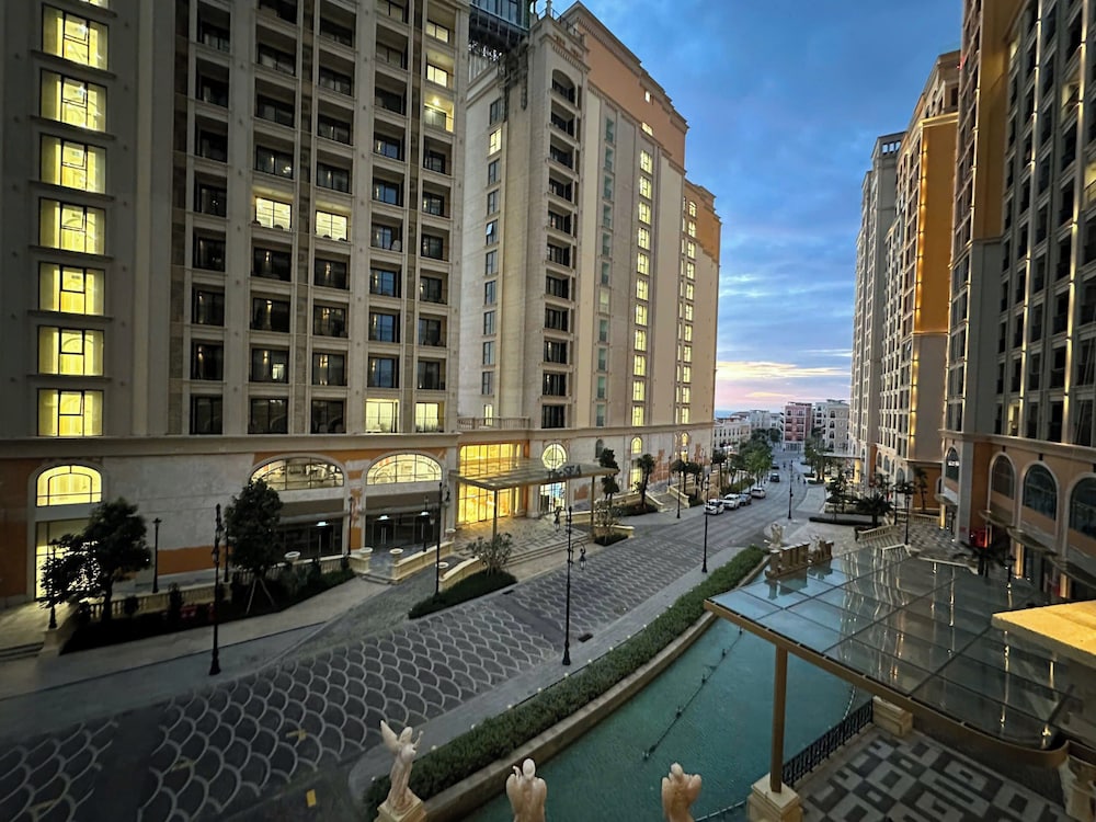 Hillside Apartment In Sunset Town