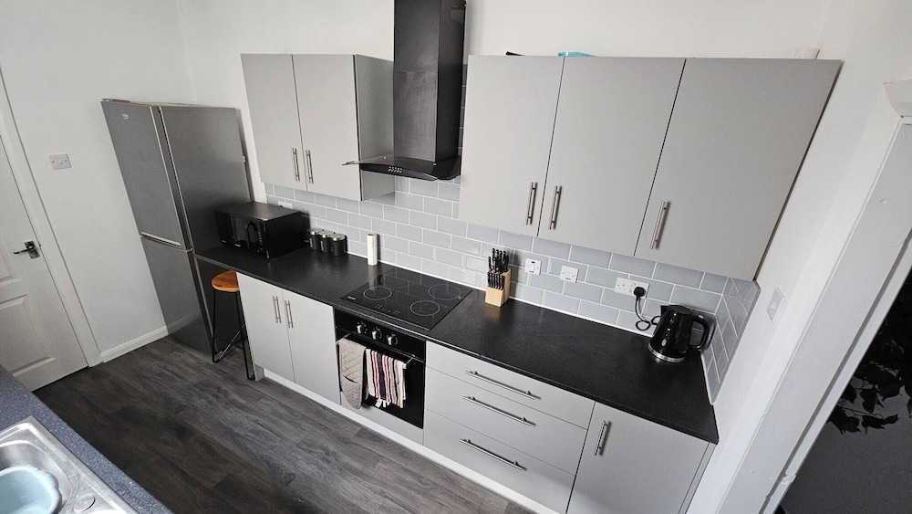 Charming 3-bedroom Home in Doncaster, Perfect for Family, Friends & Contractors