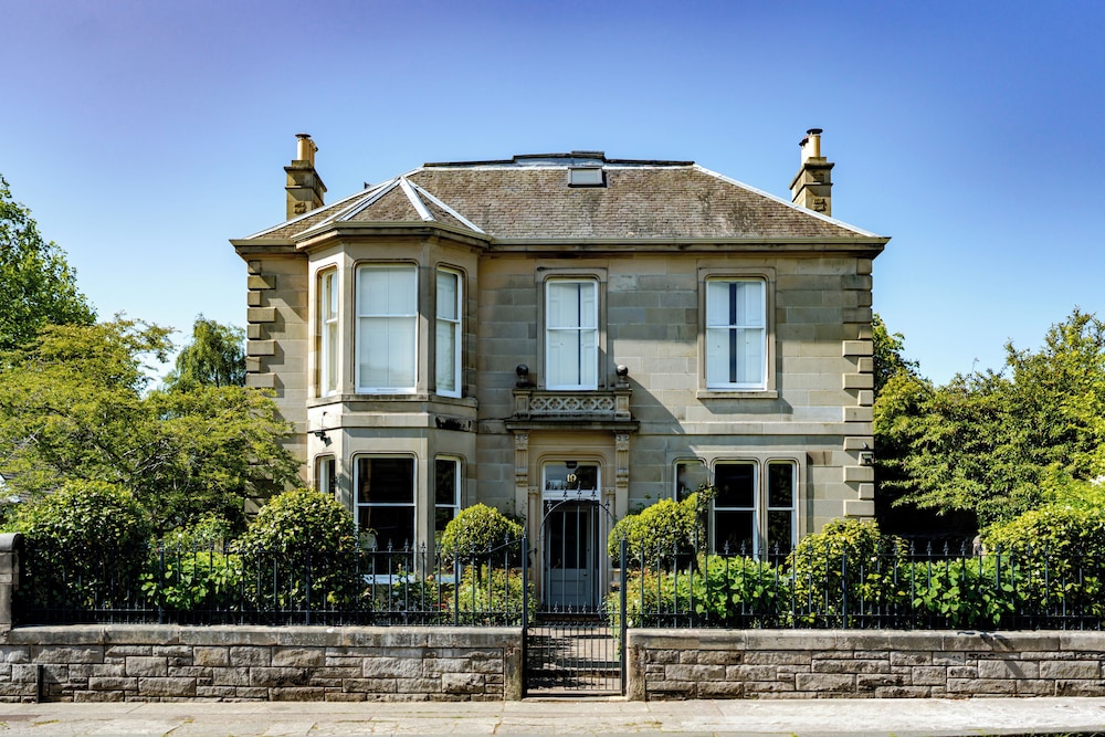 Private and Prestigious Luxury Home