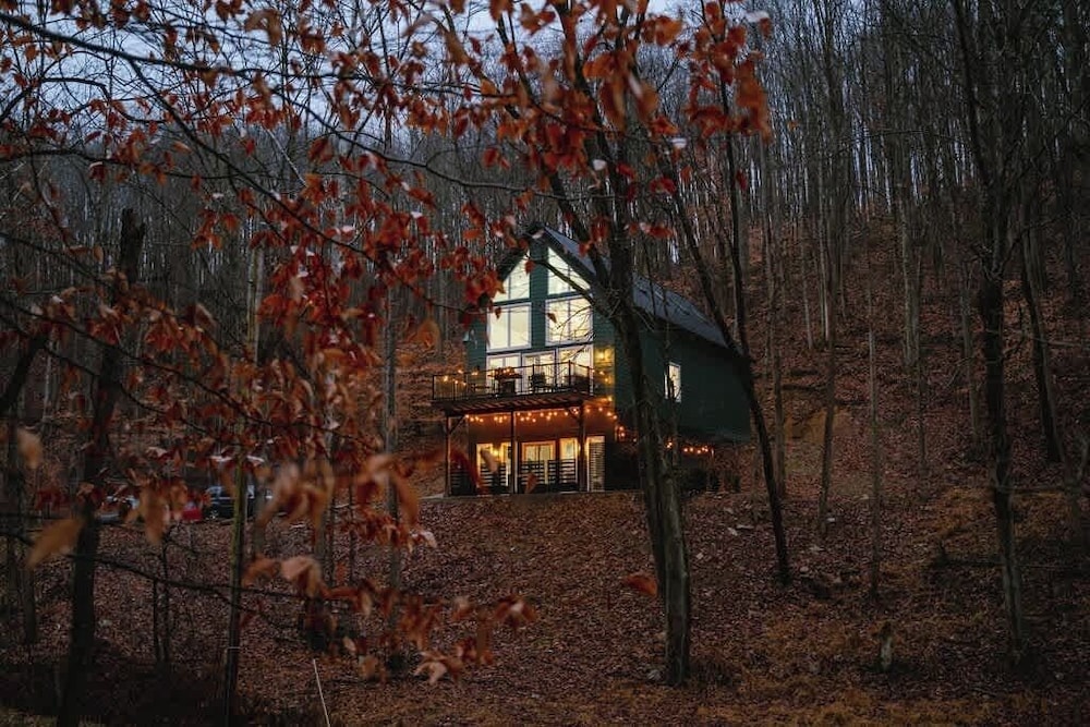 The Greenhouse With Indoor Slide Close to Hocking Hills