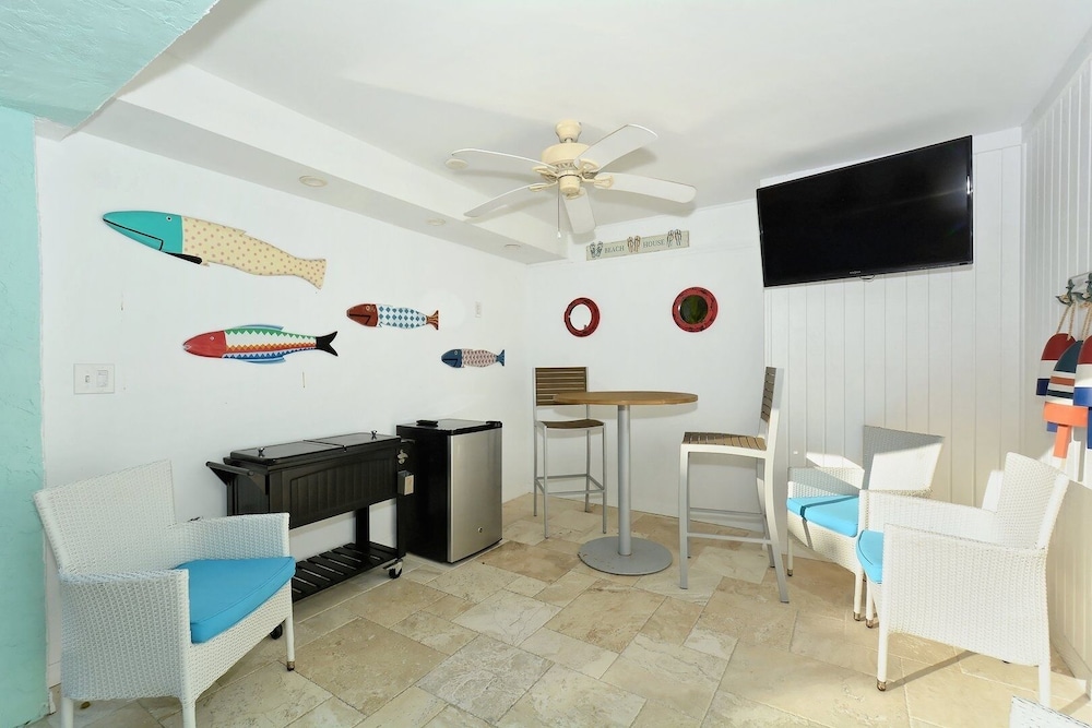 Tarpon Pointe 2 Bedroom Home by Redawning
