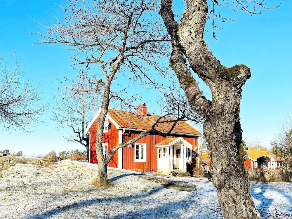 6 Person Holiday Home in Lidkoping-by Traum