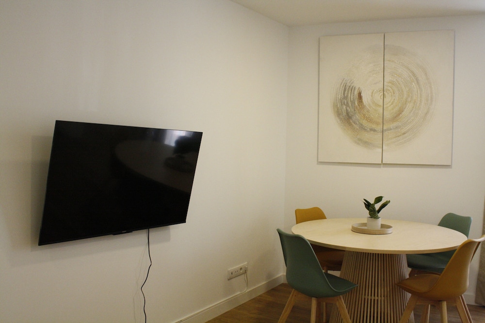 APARTAHOTEL MADRID URBAN SUITES - EDIFICIO EXCLUSIVO - 7 Apartments Boutique Full Equiped