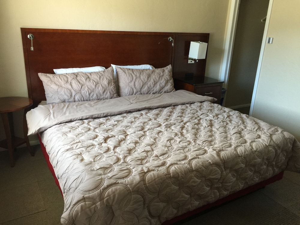 Circle R Motel