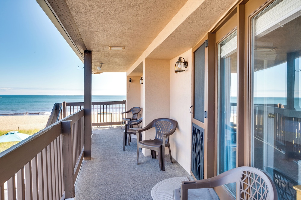 'beachfront 13' Condo on Old Orchard Beach