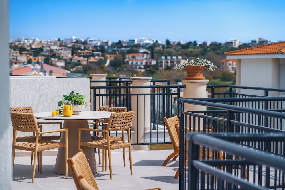WellClub Family Wellness & Sea View Suites