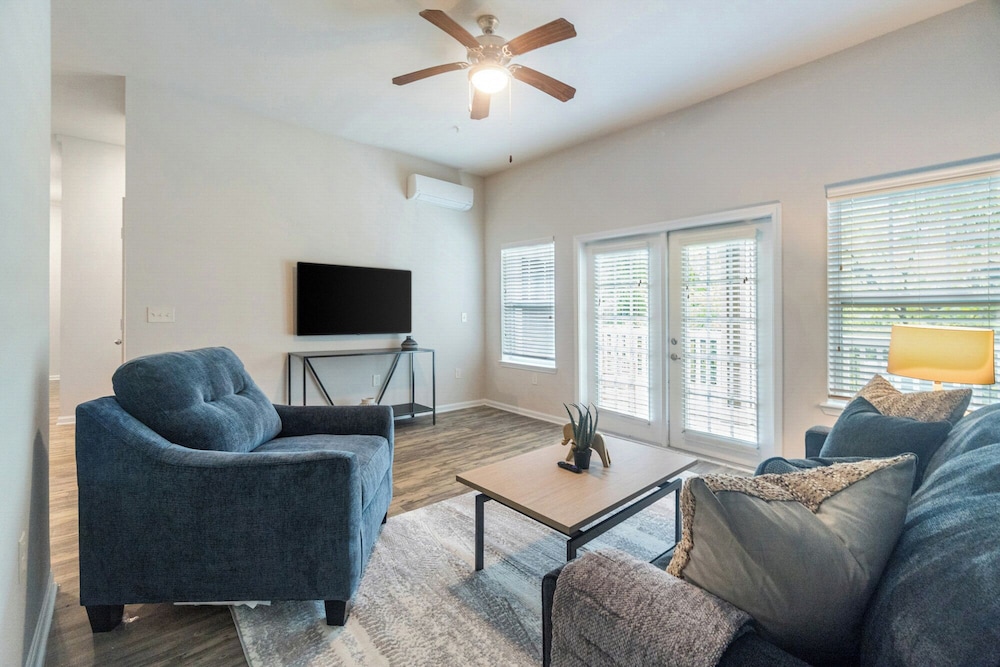 Landing Apartments - University City North
