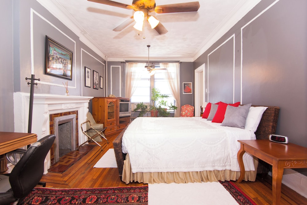 New York City Vacations - Saint Nicholas Inn Guesthouse - Property Image 25